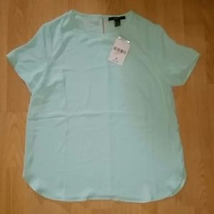Key hole flowey shirt